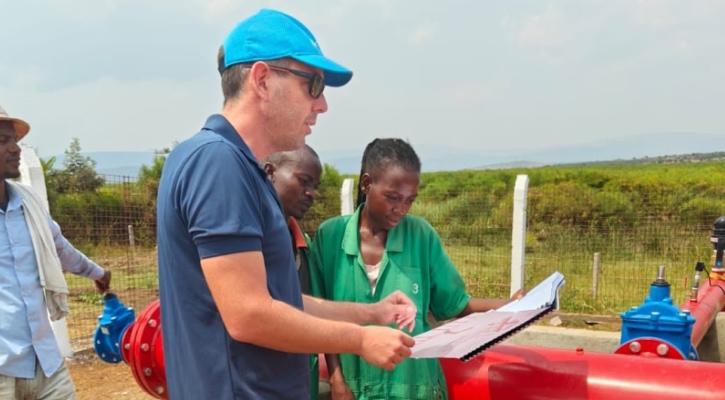ניצול אנרגיה סולארית להשקיית מטעים ברואנדה