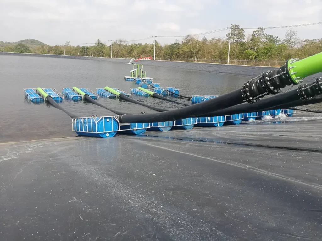 התקנת קוונועים בשדה תירס בקמבודיה